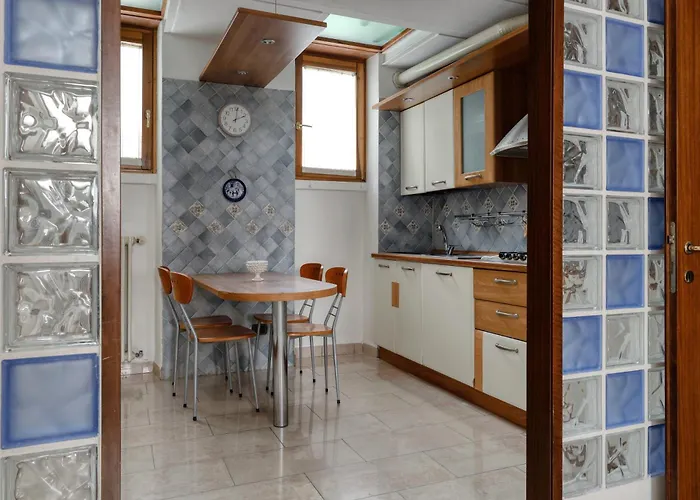 Luigi Bocconi Apartment 6 Pax